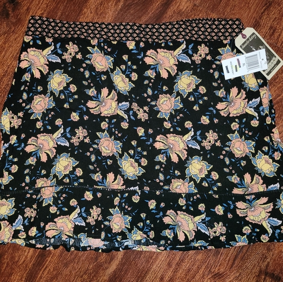BUNDLE&SAVE! Chance&Destiny Black Gold Skirt - Picture 3 of 4